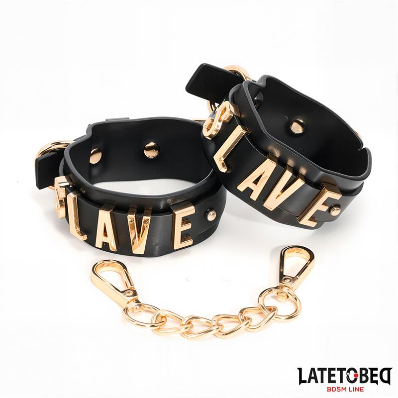 LateToBed "BDSM Line" esposas para tobillo con cadena dorada "Slave" 22 cm