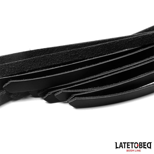 LateToBed "BDSM Line" flogger de piel 50 cm