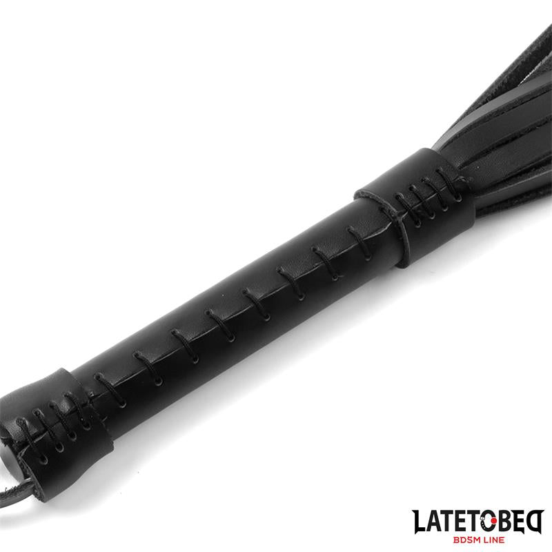 LateToBed "BDSM Line" flogger de piel 50 cm