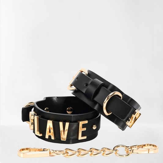 LateToBed "BDSM Line" esposas para tobillo con cadena dorada "Slave" 25 cm